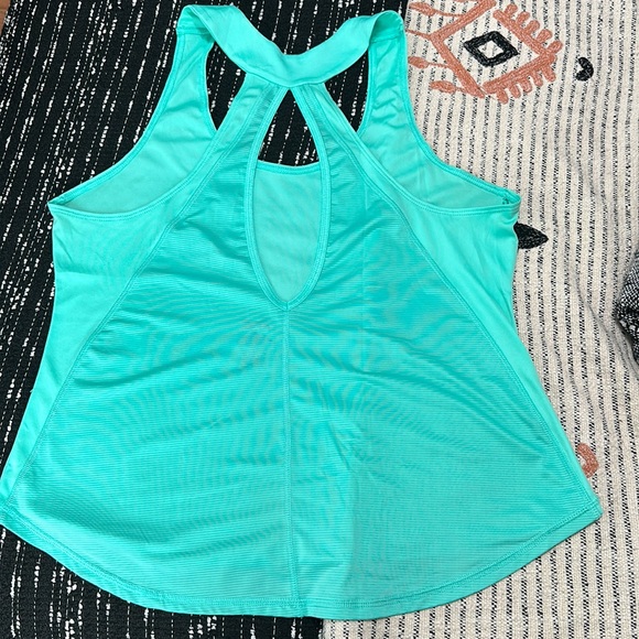 Avía work out tank tops- one mint green the other lavender - Picture 10 of 12